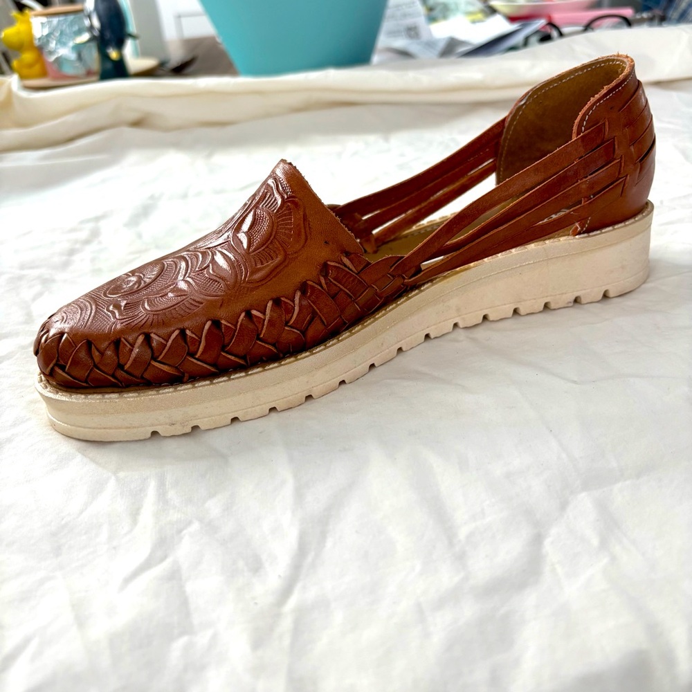 Itzel Huarache Mexican Sandal Hand Made Tooled Slip On Leather Comfy Size 6 - Picture 9 of 14